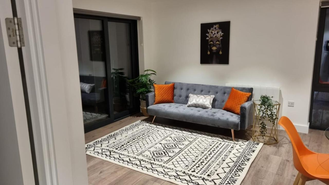 Spacious Balcony View Apt Near Nec Bhx Free Parking Sleeps 4 Hockley Heath Eksteriør bilde