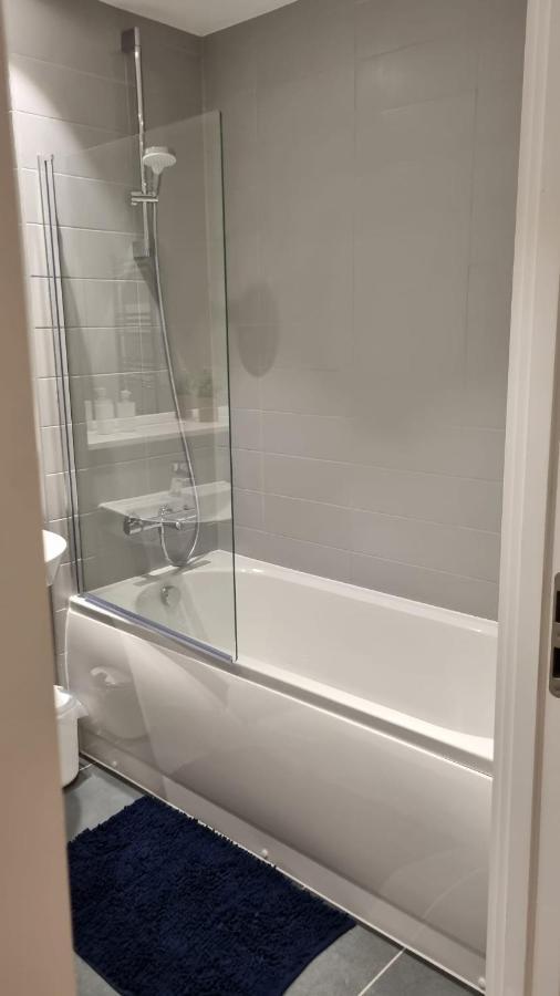 Spacious Balcony View Apt Near Nec Bhx Free Parking Sleeps 4 Hockley Heath Eksteriør bilde