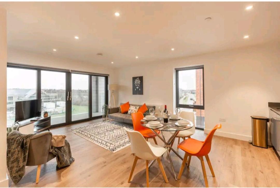 Spacious Balcony View Apt Near Nec Bhx Free Parking Sleeps 4 Hockley Heath Eksteriør bilde