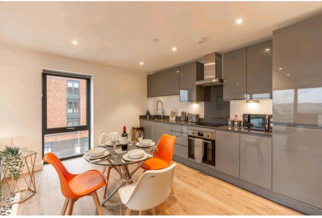 Spacious Balcony View Apt Near Nec Bhx Free Parking Sleeps 4 Hockley Heath Eksteriør bilde