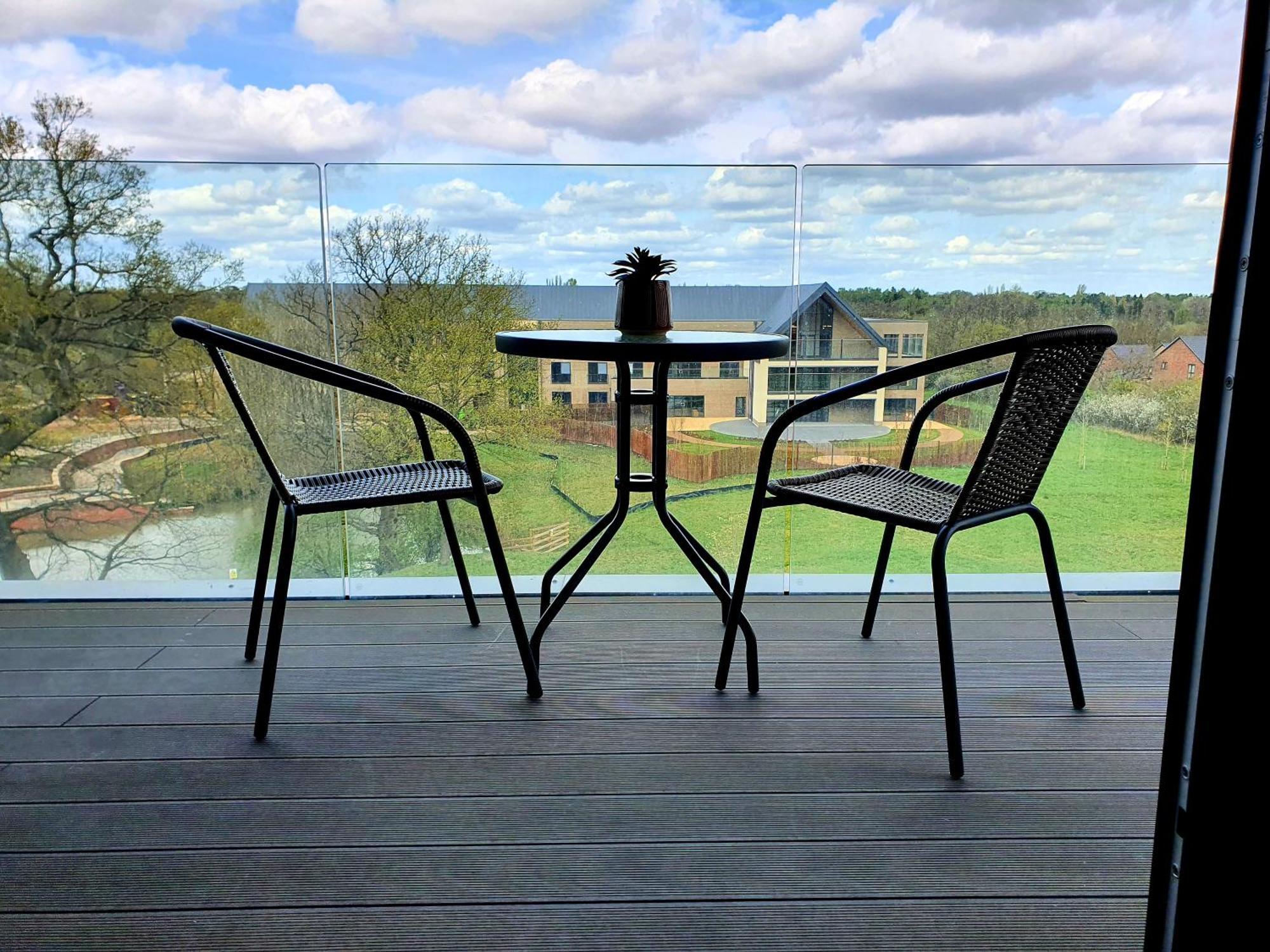 Spacious Balcony View Apt Near Nec Bhx Free Parking Sleeps 4 Hockley Heath Rom bilde